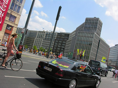 Autokorso am Potsdamer Platz - Berlin (Berlin)