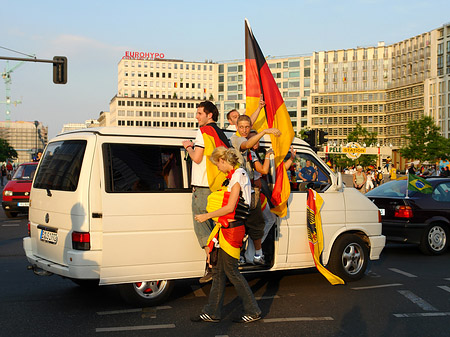 Autokorso am Potsdamer Platz - Berlin (Berlin)