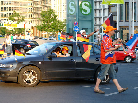 Autokorso am Potsdamer Platz - Berlin (Berlin)