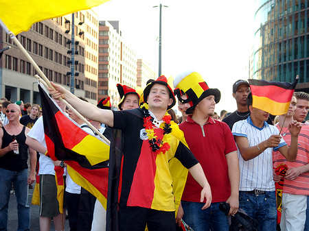 Straßenjubel am Potsdamer Platz - Berlin (Berlin)