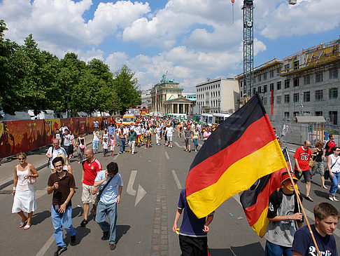 Weg zur Fanmeile - Berlin (Berlin)