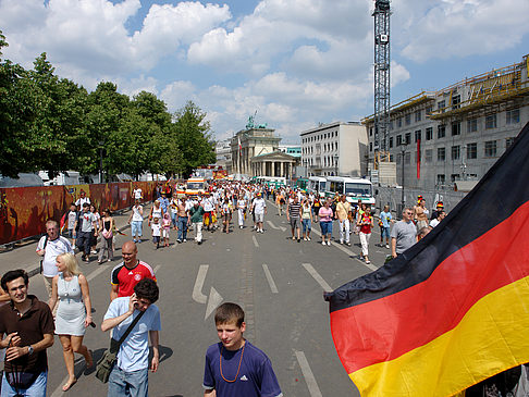 Weg zur Fanmeile - Berlin (Berlin)