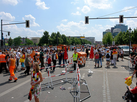 Weg zur Fanmeile - Berlin (Berlin)