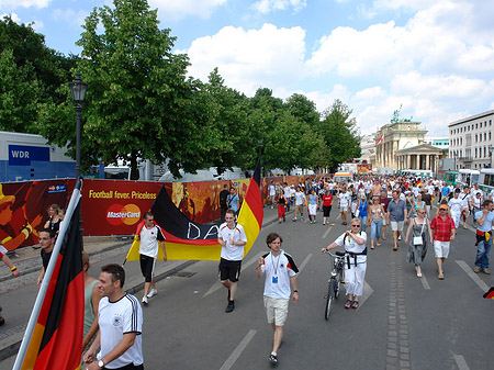 Weg zur Fanmeile - Berlin (Berlin)