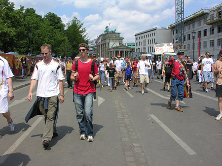 Weg zur Fanmeile - Berlin (Berlin)