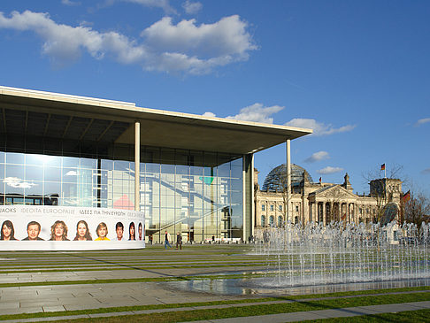 Paul-Löbe-Bau und Reichstag