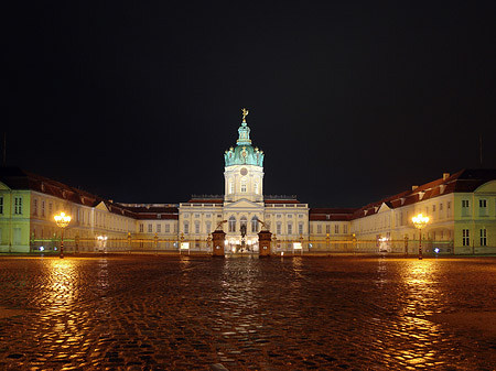 Eingang zum Schloss Charlottenburg - Berlin (Berlin)