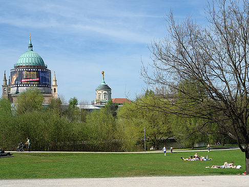 Liegewiese vor Nikolaikirche - Brandenburg (Potsdam)